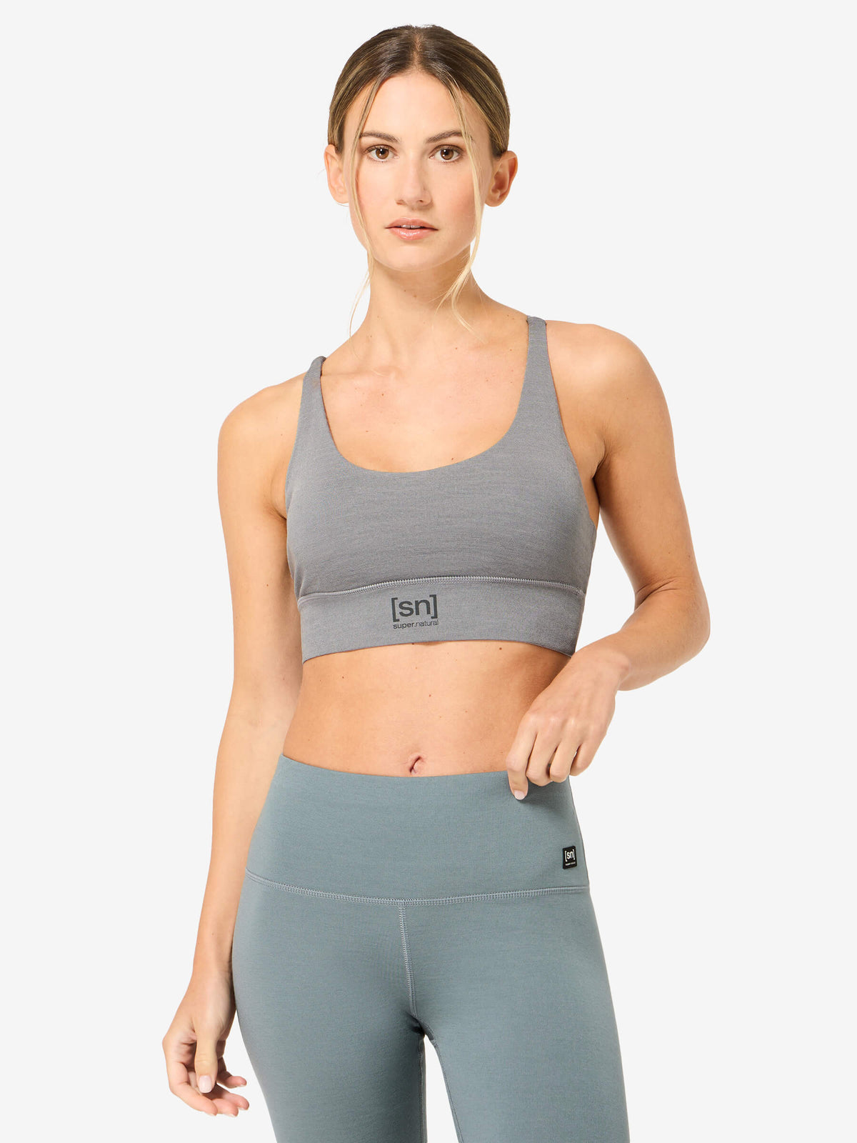 Naisten All Day Super Top -merinotoppi, väri Cashmere Grey Melange – mallin päällä