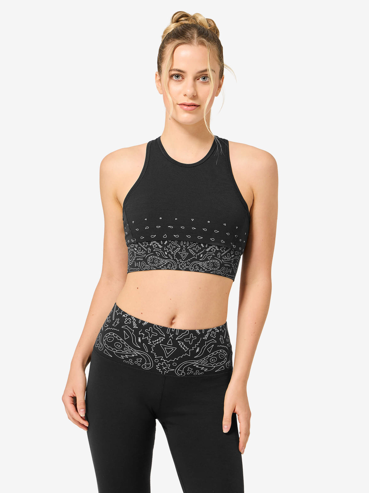W BANDANA LF TOP – mallin päällä