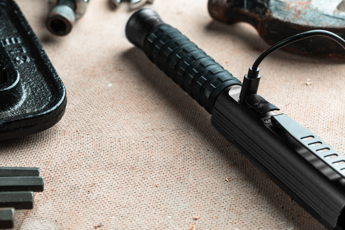 Nebo Big Larry Pro Plus ladattava työvalaisin - Black Line
