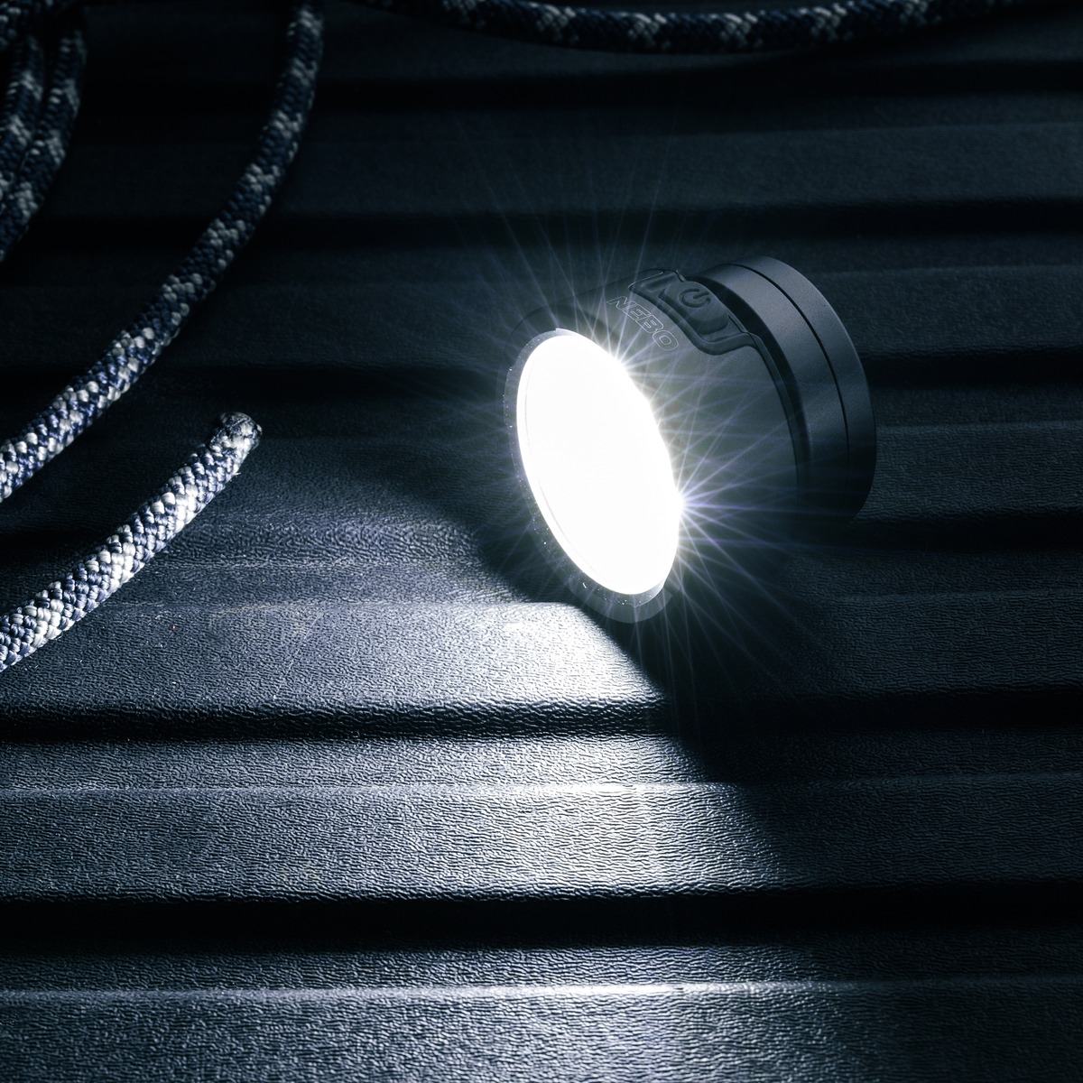 Nebo Poppy Puck ladattava LED-retkilyhty